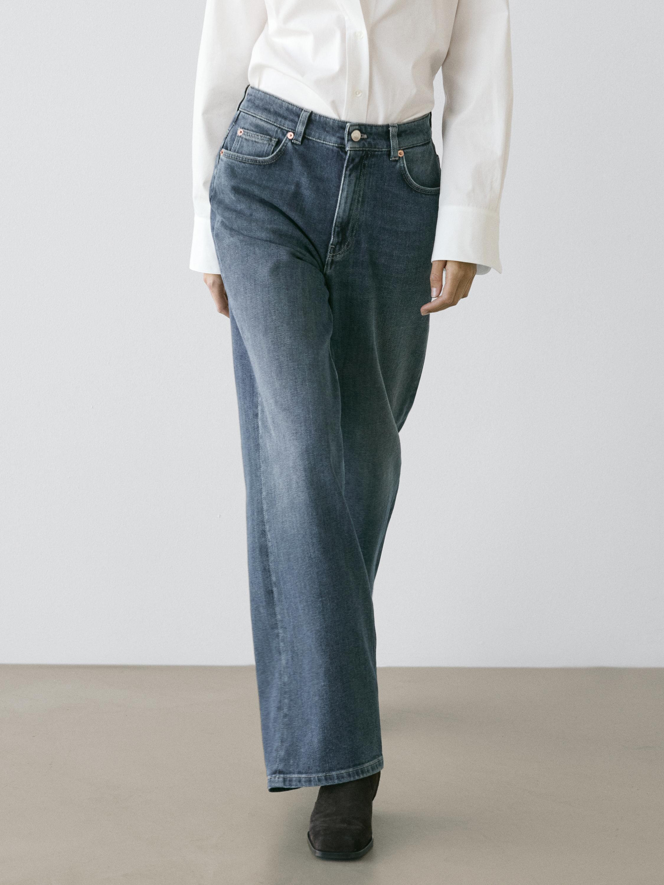 Relaxed fit mid-rise jeans